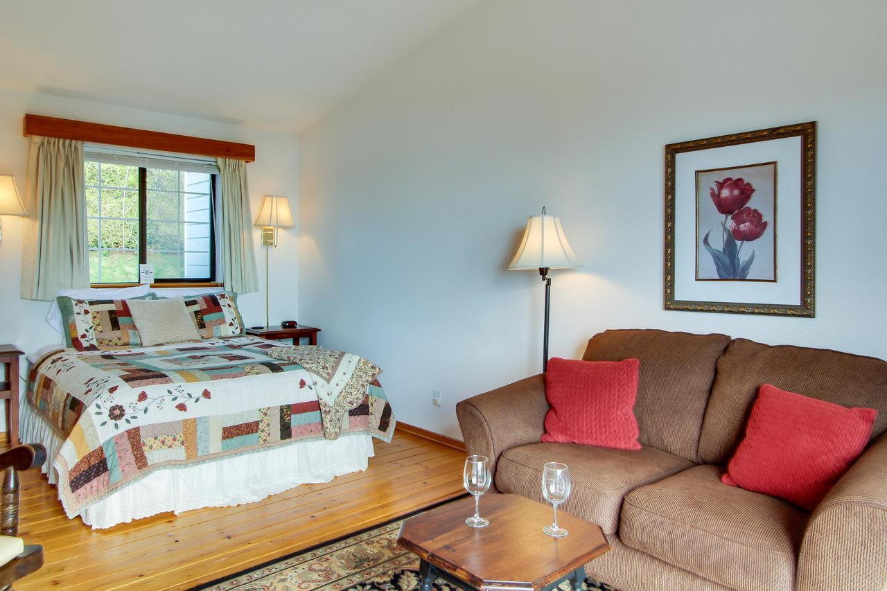 Ocean Cove Inn Yachats Extérieur photo